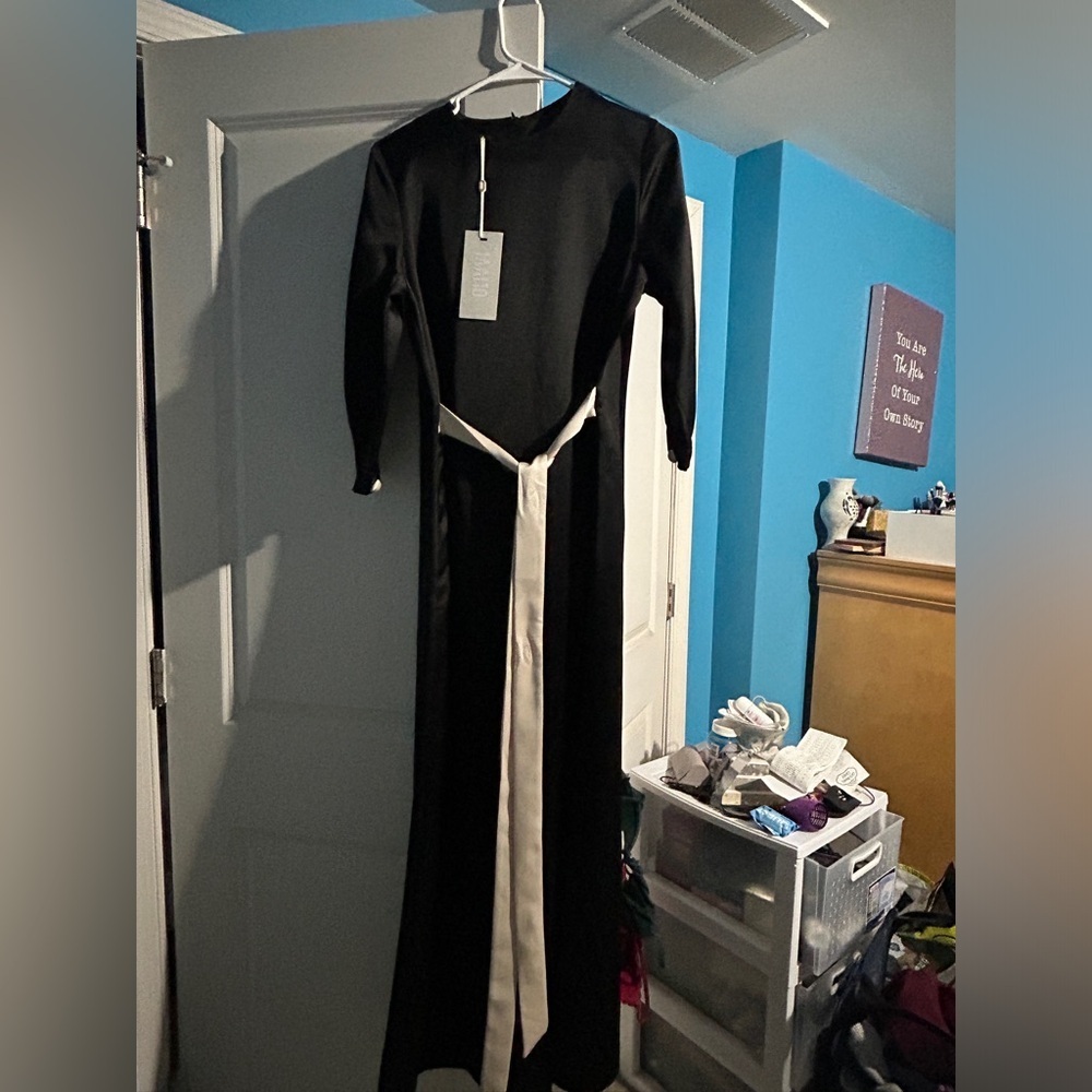 Olivvi Black Maxi Dress With Ivory Belt Size XS NWT